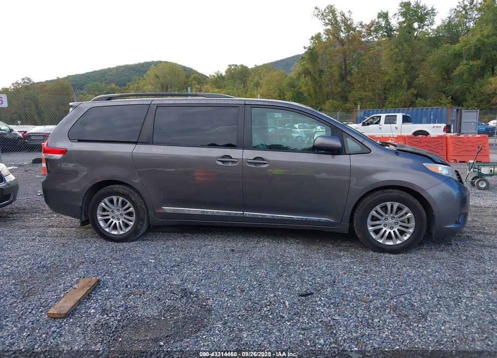2011 TOYOTA SIENNA VIN: 5TDYK3DC4BS144573