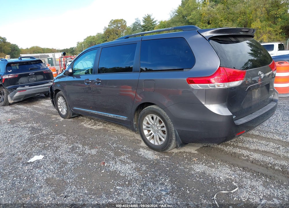 2011 TOYOTA SIENNA VIN: 5TDYK3DC4BS144573