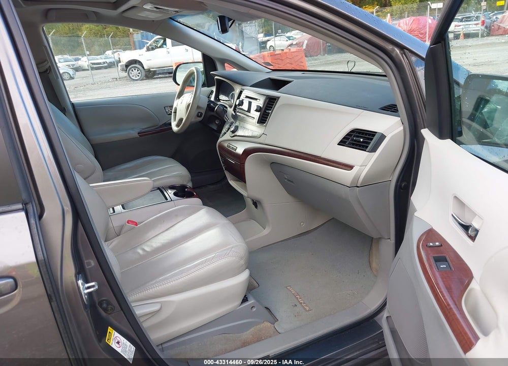 2011 TOYOTA SIENNA VIN: 5TDYK3DC4BS144573