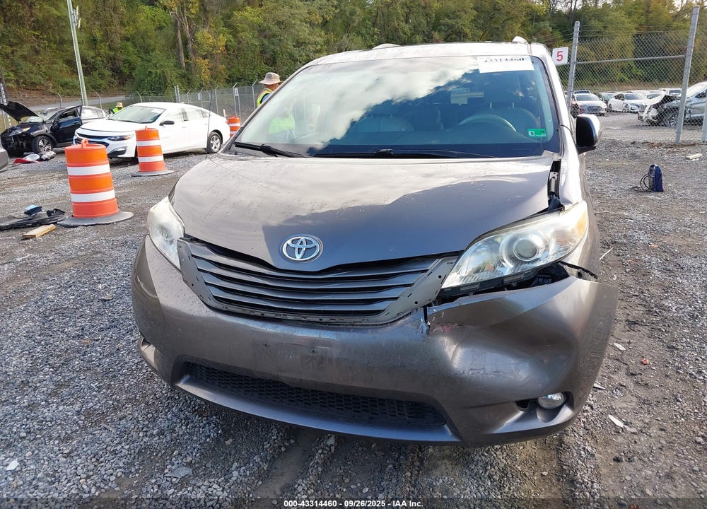 2011 TOYOTA SIENNA VIN: 5TDYK3DC4BS144573