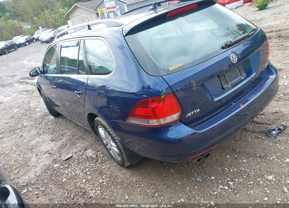 2011 VOLKSWAGEN JETTA SPORTWAGEN 2.0L TDI VIN: 3VWML7AJ9BM631805