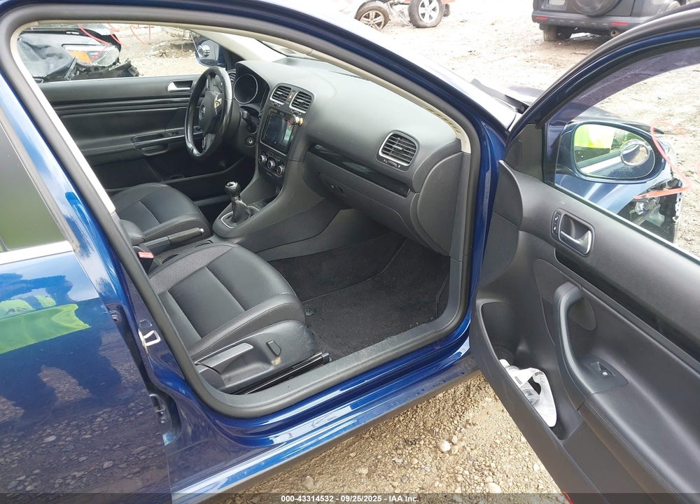 2011 VOLKSWAGEN JETTA SPORTWAGEN 2.0L TDI VIN: 3VWML7AJ9BM631805