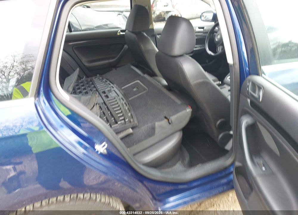 2011 VOLKSWAGEN JETTA SPORTWAGEN 2.0L TDI VIN: 3VWML7AJ9BM631805