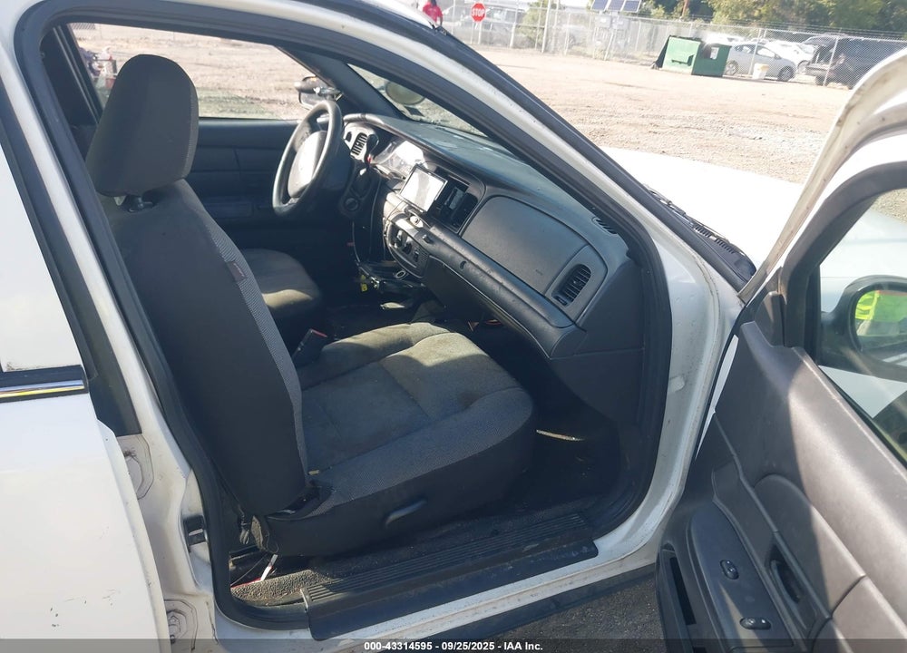 2006 FORD CROWN VICTORIA VIN: 2FAHP71W26X133661
