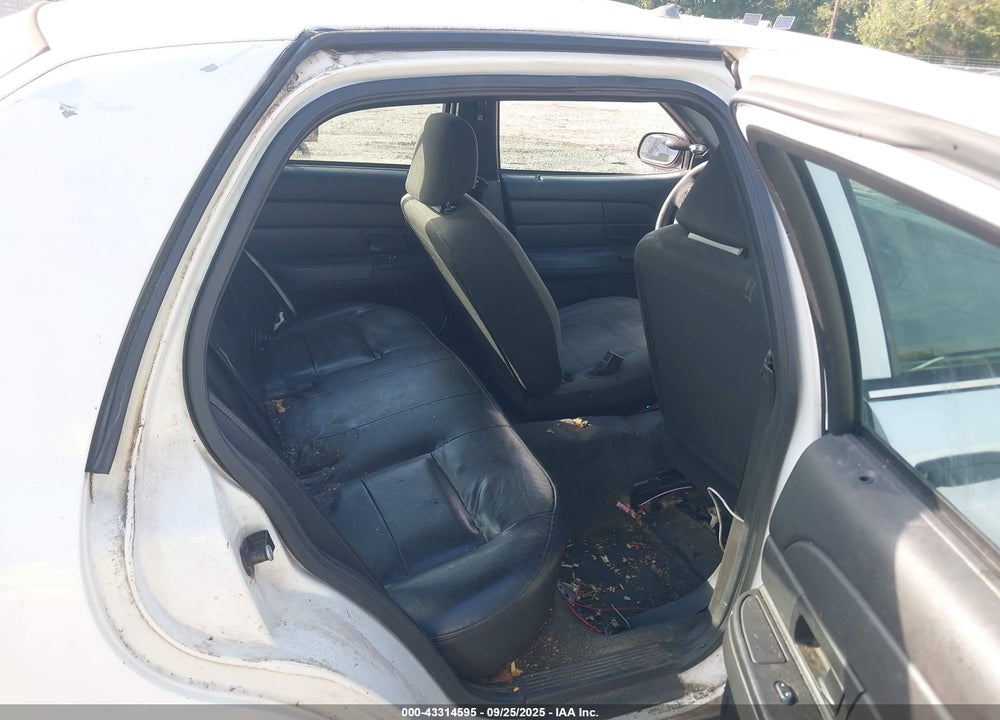 2006 FORD CROWN VICTORIA VIN: 2FAHP71W26X133661