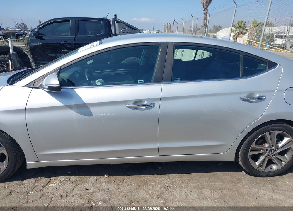 2017 HYUNDAI ELANTRA VIN: 5NPD84LF7HH129207