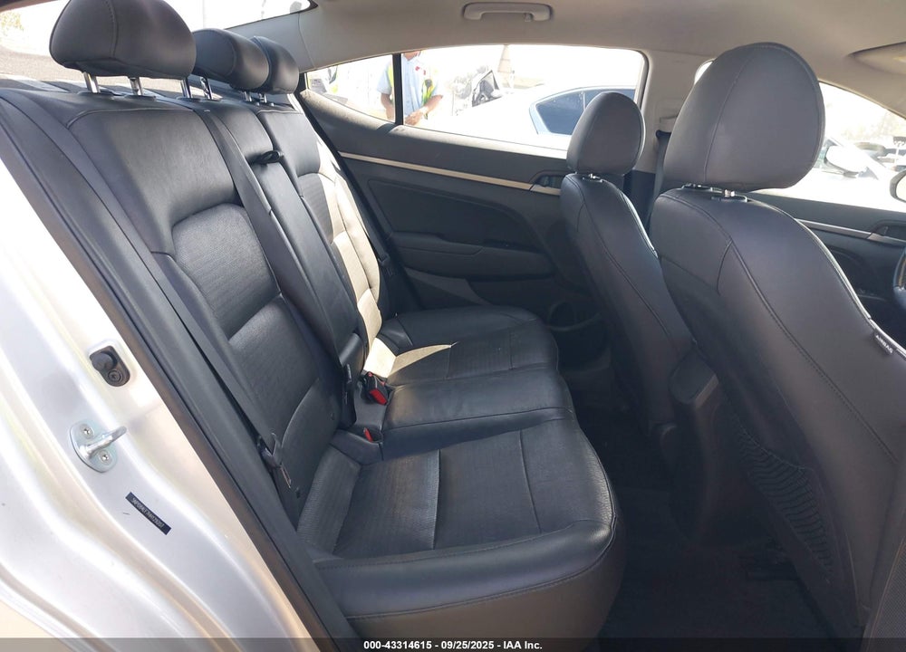 2017 HYUNDAI ELANTRA VIN: 5NPD84LF7HH129207
