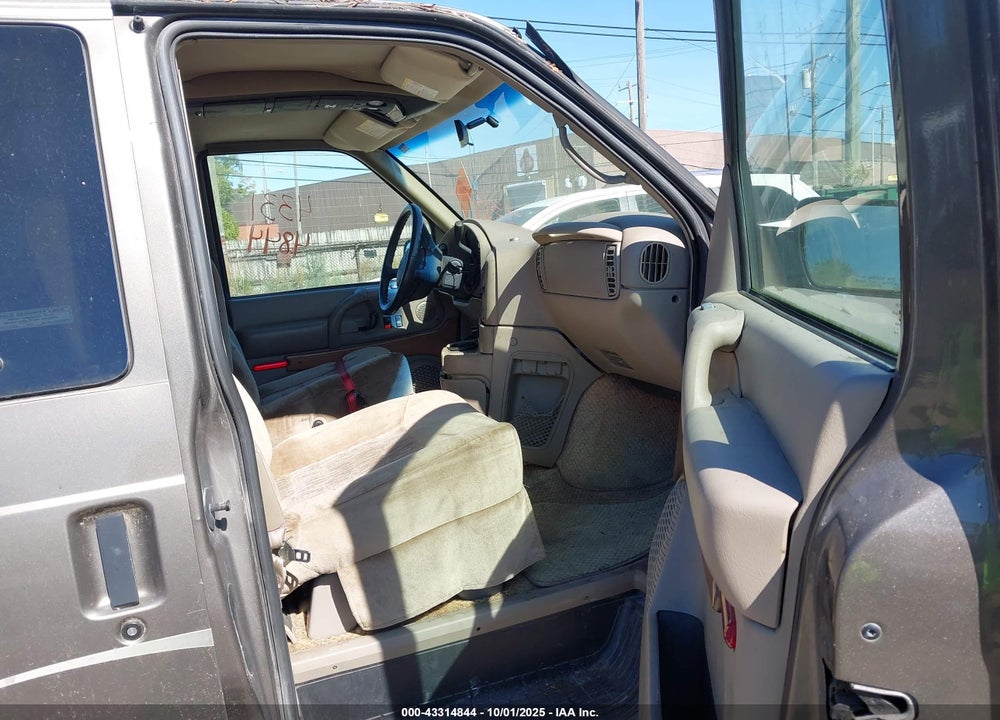 2002 CHEVROLET ASTRO VIN: 1GBDM19X22B130305
