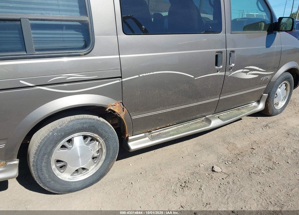 2002 CHEVROLET ASTRO VIN: 1GBDM19X22B130305