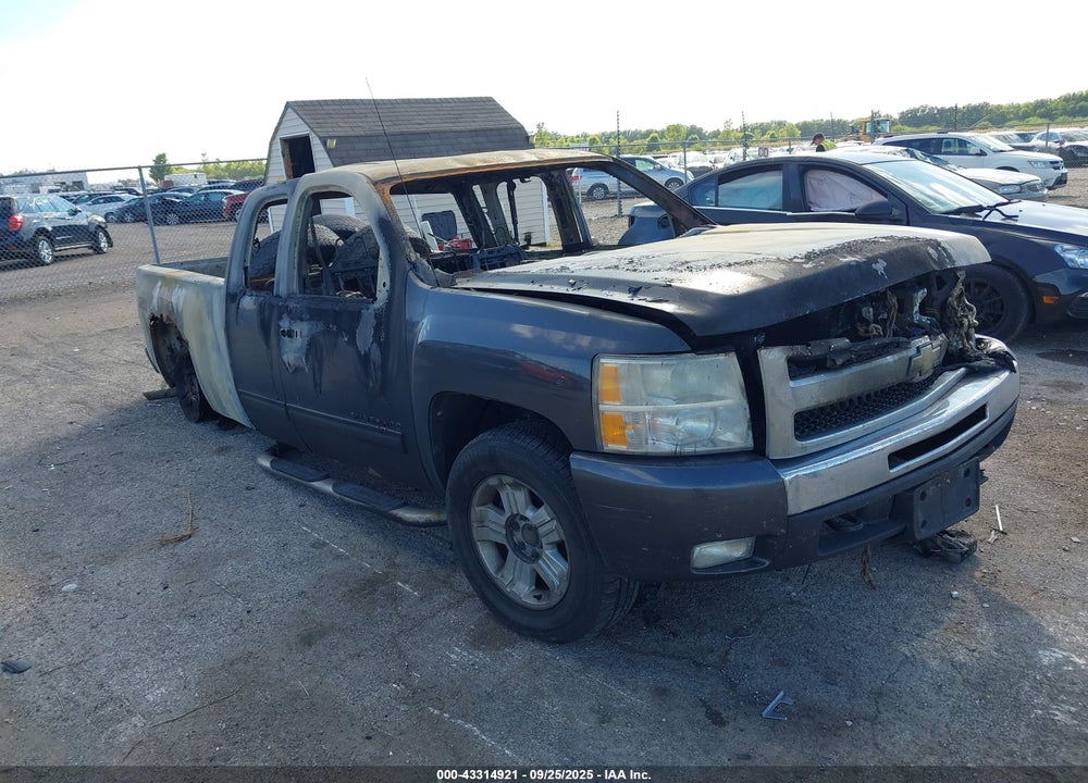 2011 CHEVROLET SILVERADO 1500 LT VIN: 1GCRKSE37BZ260944