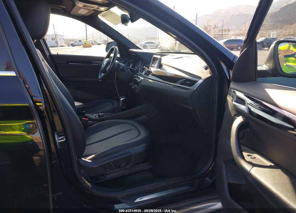 2017 BMW X1 VIN: WBXHT3Z30H4A54093