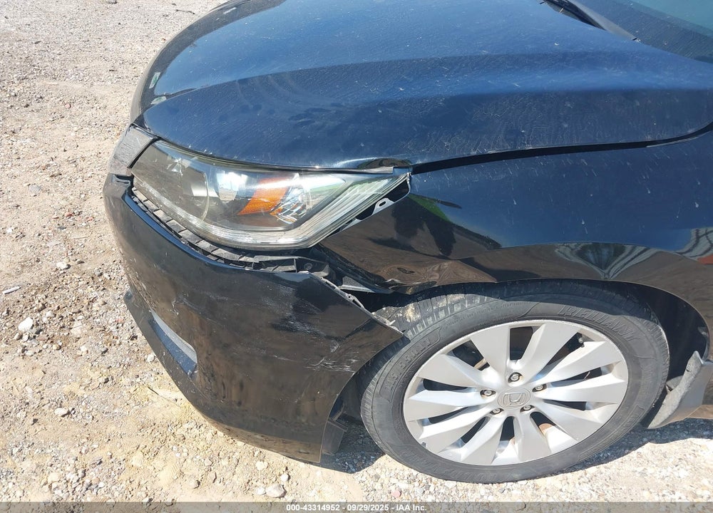2013 HONDA ACCORD VIN: 1HGCR3F85DA047902