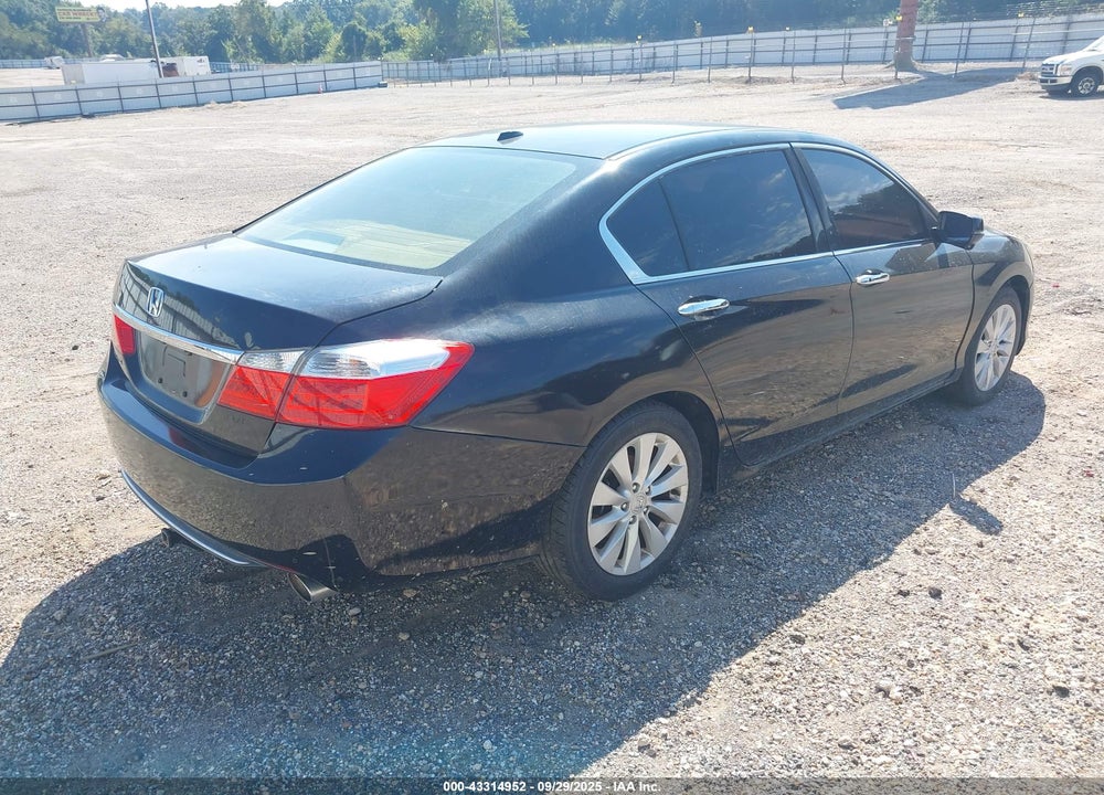 2013 HONDA ACCORD VIN: 1HGCR3F85DA047902