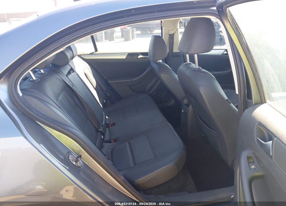 2011 VOLKSWAGEN JETTA VIN: 3VWLZ7AJ0BM045309