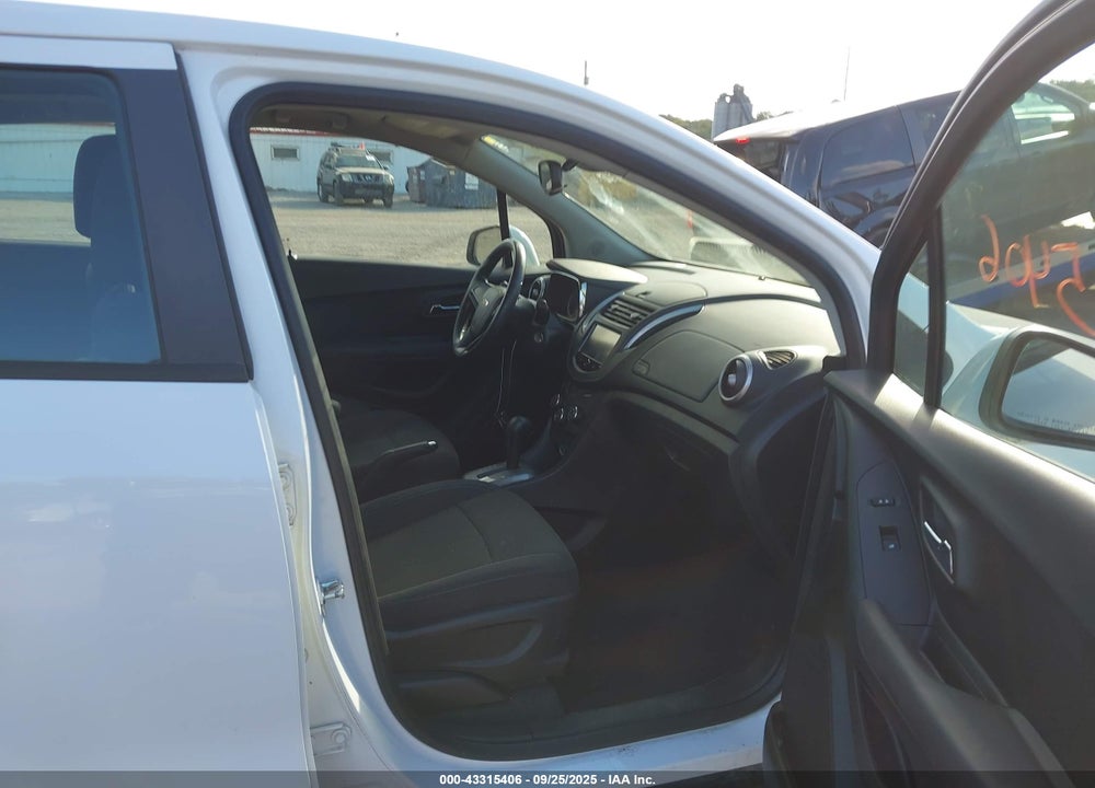 2016 CHEVROLET TRAX 1LS VIN: KL7CJKSB9GB511657