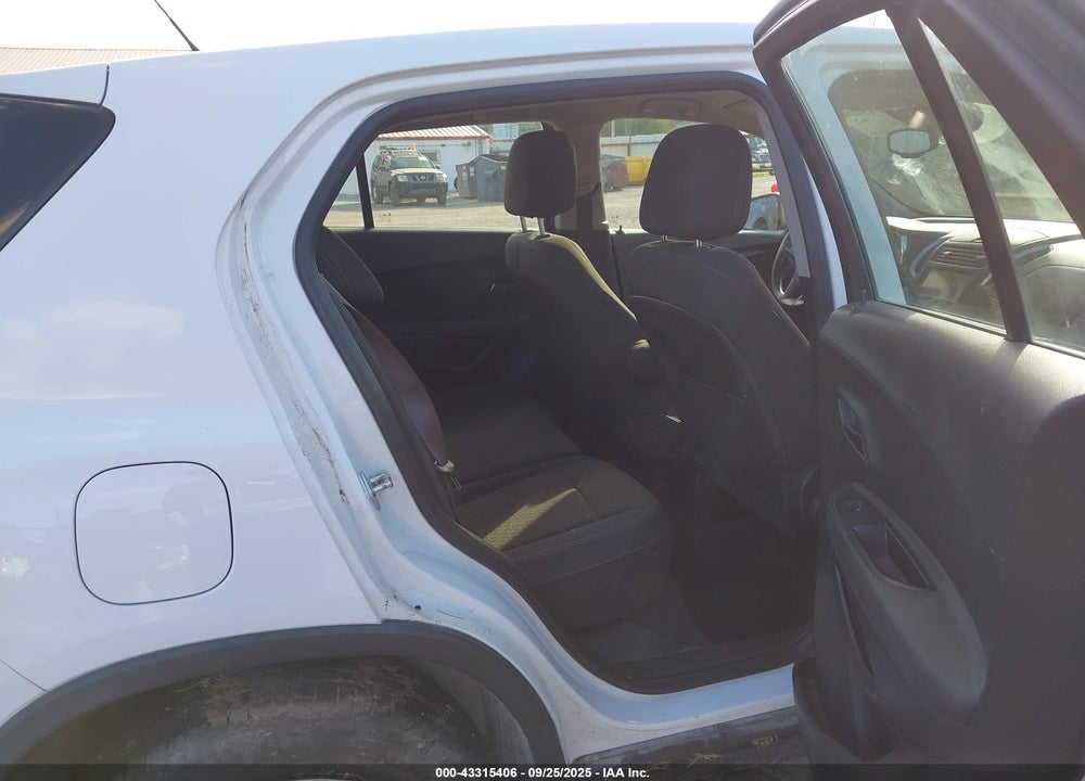 2016 CHEVROLET TRAX 1LS VIN: KL7CJKSB9GB511657