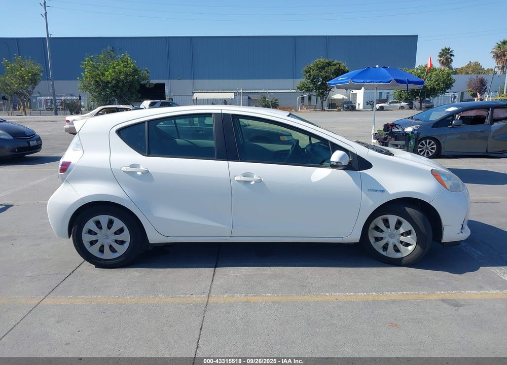 2013 TOYOTA PRIUS C THREE VIN: JTDKDTB34D1554681