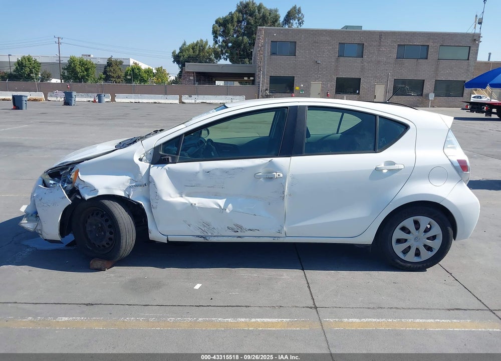 2013 TOYOTA PRIUS C THREE VIN: JTDKDTB34D1554681