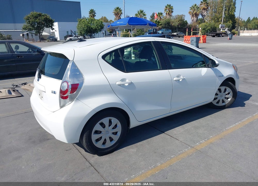 2013 TOYOTA PRIUS C THREE VIN: JTDKDTB34D1554681