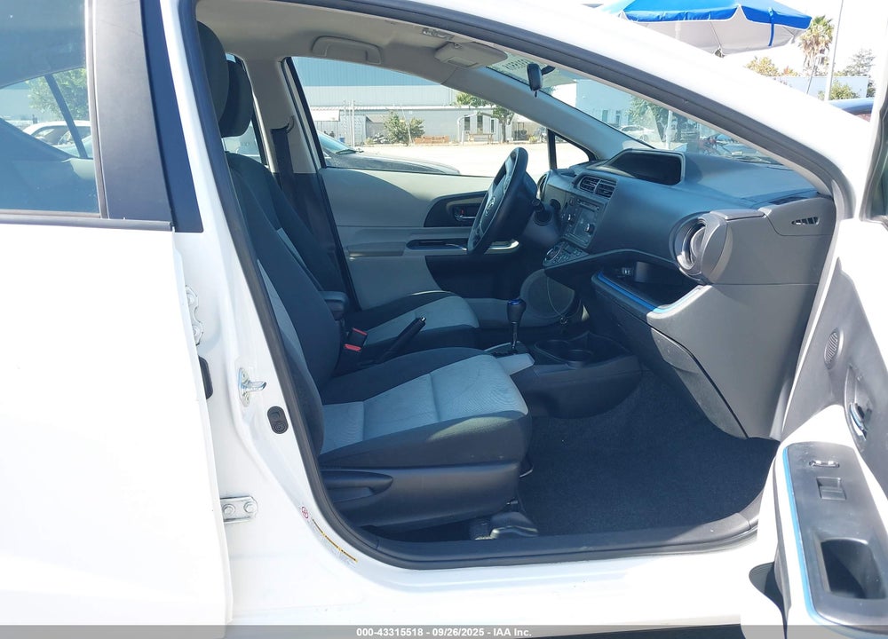2013 TOYOTA PRIUS C THREE VIN: JTDKDTB34D1554681