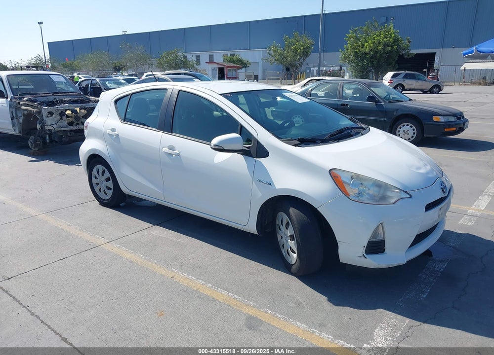 2013 TOYOTA PRIUS C THREE VIN: JTDKDTB34D1554681