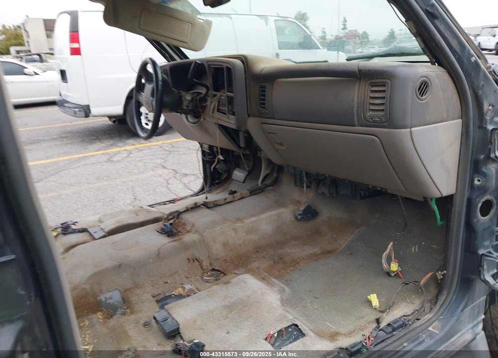 2005 CHEVROLET TAHOE LT VIN: 1GNEC13T85R100074