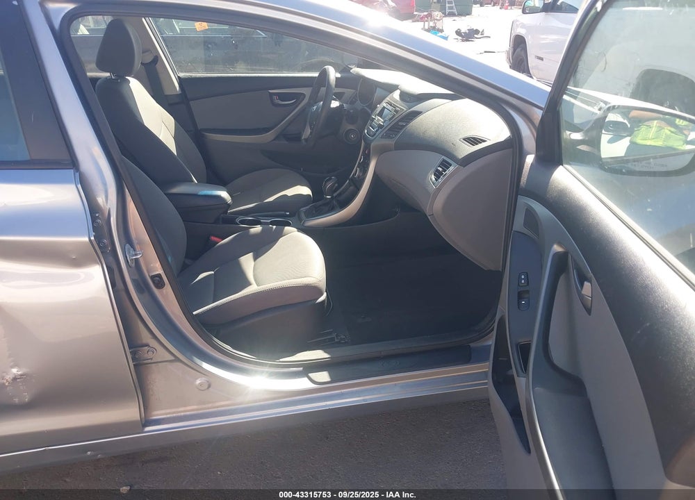 2015 HYUNDAI ELANTRA VIN: 5NPDH4AE6FH640737