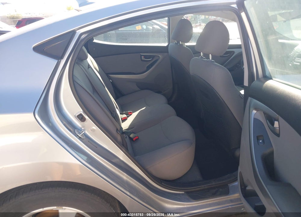 2015 HYUNDAI ELANTRA VIN: 5NPDH4AE6FH640737