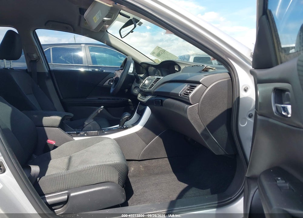 2015 HONDA ACCORD VIN: 1HGCR2F37FA069353