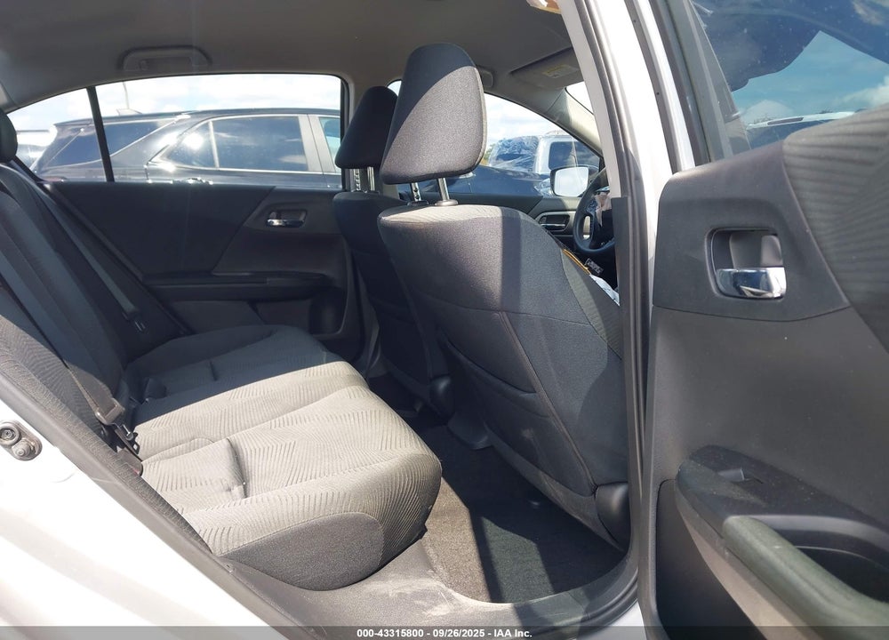 2015 HONDA ACCORD VIN: 1HGCR2F37FA069353