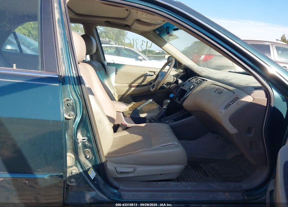 2002 HONDA ACCORD 2.3 EX VIN: JHMCG65892C002677