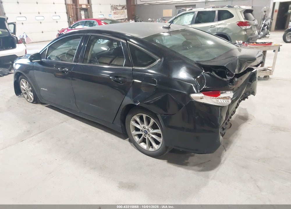 2017 FORD FUSION VIN: 3FA6P0LUXHR322571