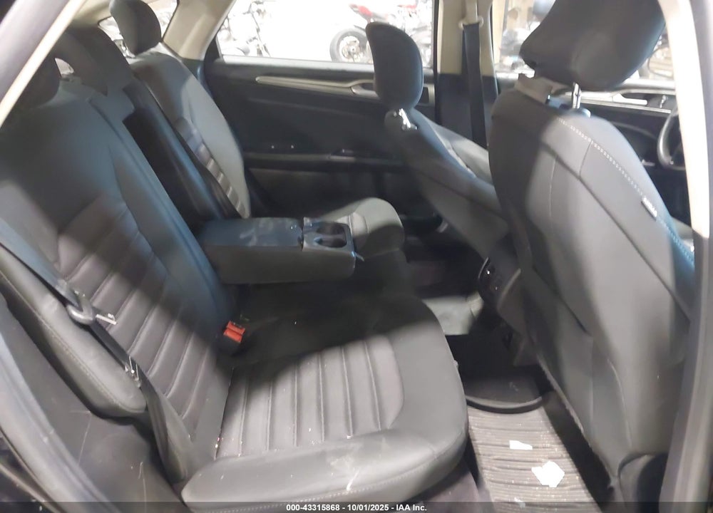 2017 FORD FUSION VIN: 3FA6P0LUXHR322571