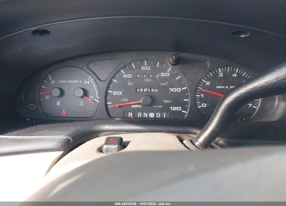 2001 FORD TAURUS SES VIN: 1FAFP55201G227894