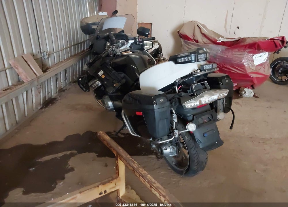 2016 BMW R1200 RT VIN: WB10A1303GZ194301