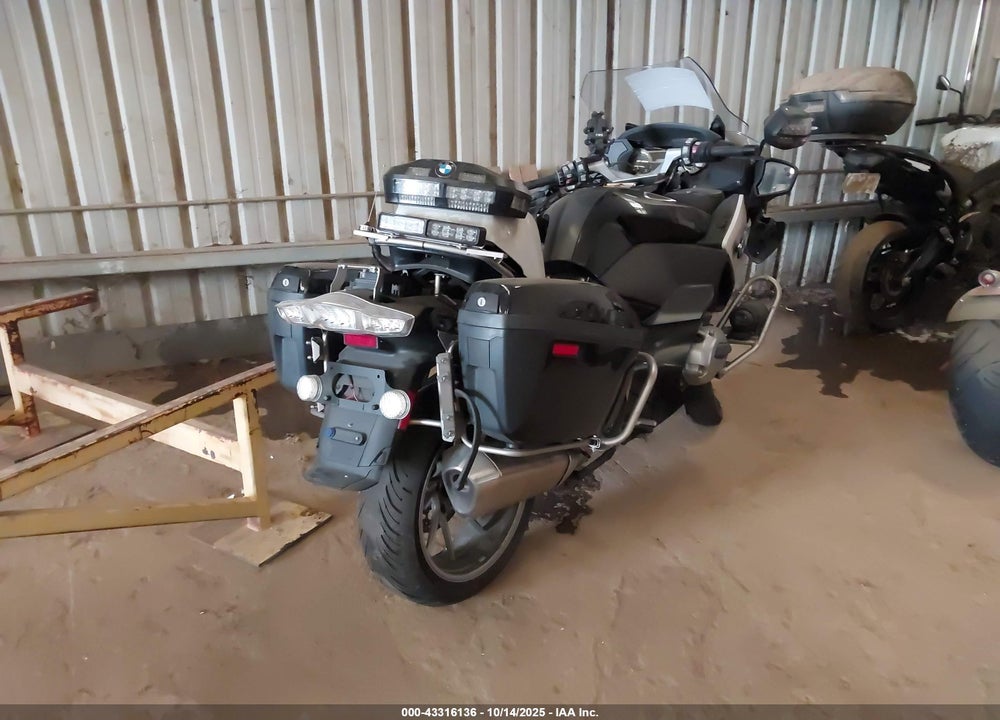 2016 BMW R1200 RT VIN: WB10A1303GZ194301