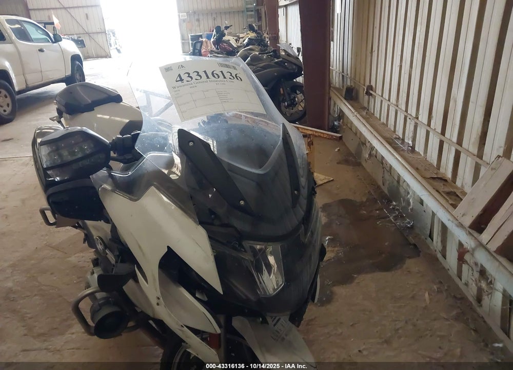 2016 BMW R1200 RT VIN: WB10A1303GZ194301