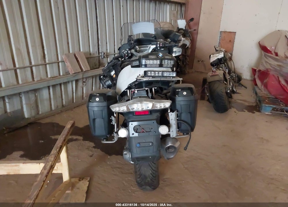 2016 BMW R1200 RT VIN: WB10A1303GZ194301