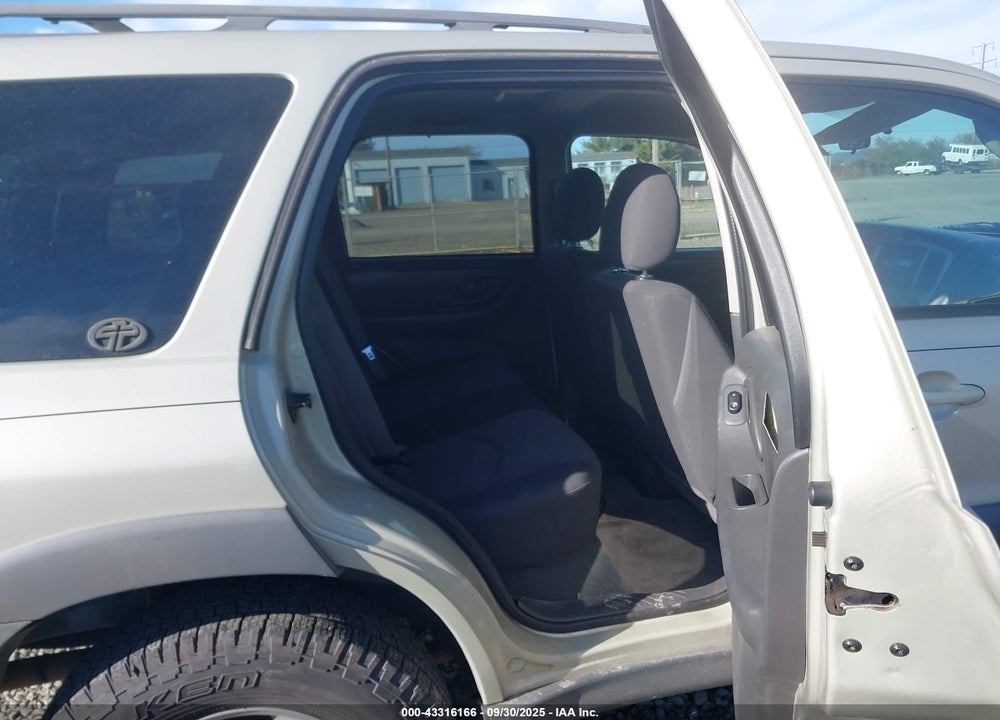 2005 MAZDA TRIBUTE I VIN: 4F2YZ02Z25KM63192