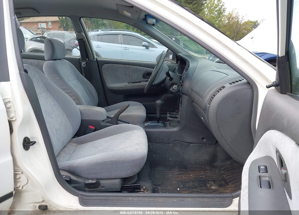2001 MITSUBISHI MIRAGE ES VIN: JA3AY26C11U038582