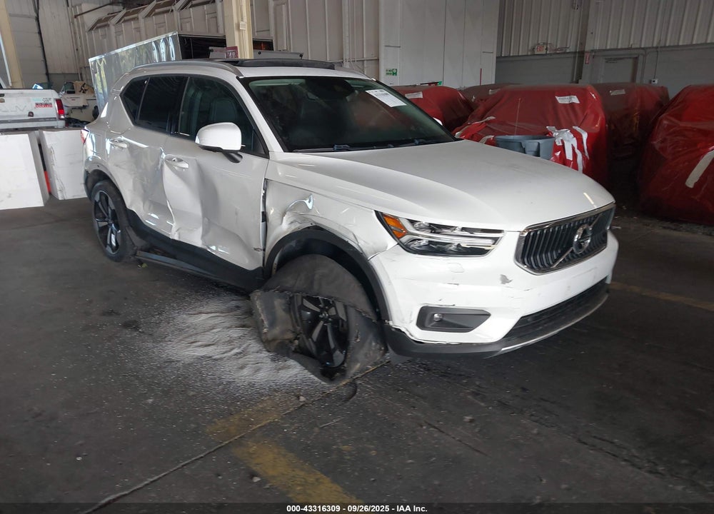 2020 VOLVO XC40 T5 MOMENTUM VIN: YV4162UK4L2275919