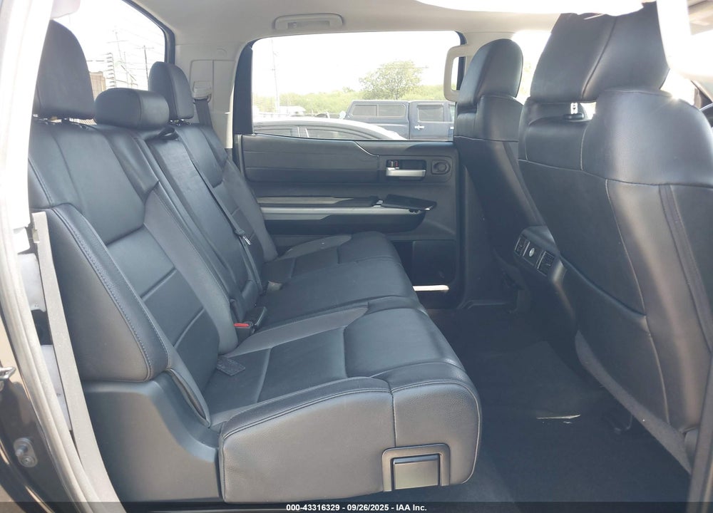 2018 TOYOTA TUNDRA LIMITED 5.7L V8 VIN: 5TFFY5F10JX238505