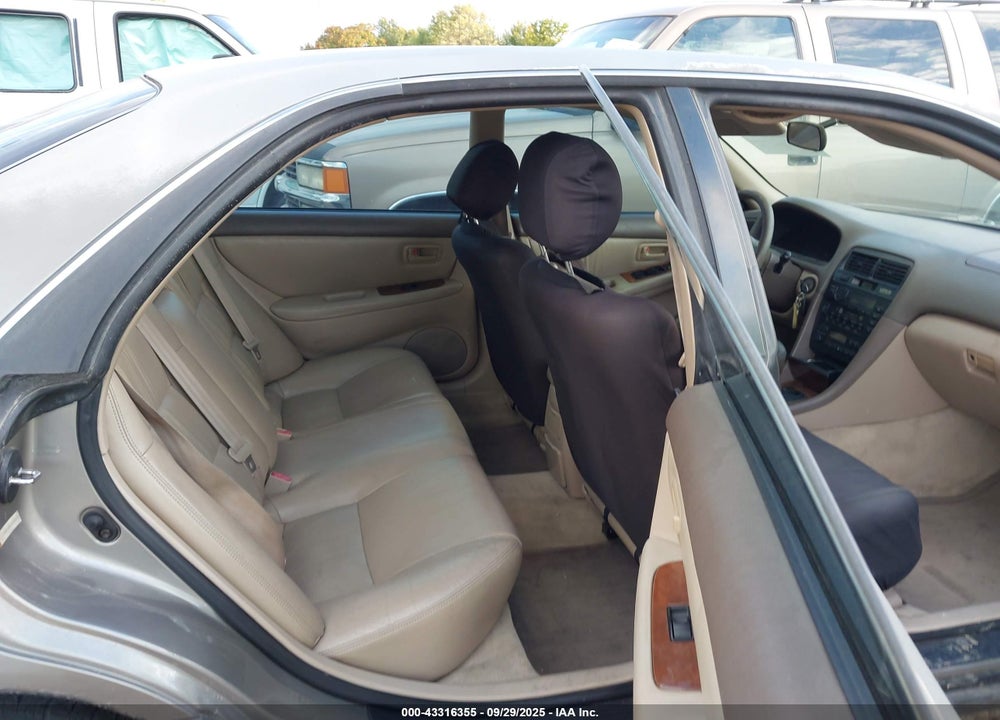 1997 LEXUS ES 300 VIN: JT8BF22G1V0030157