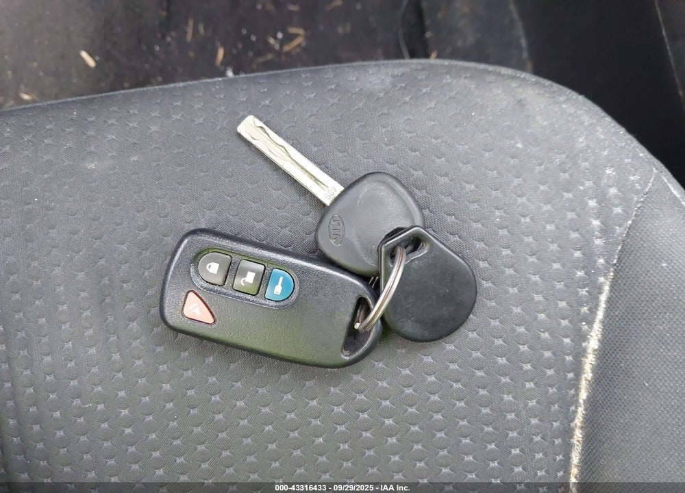 2011 KIA SORENTO VIN: 5XYKT4A14BG101697