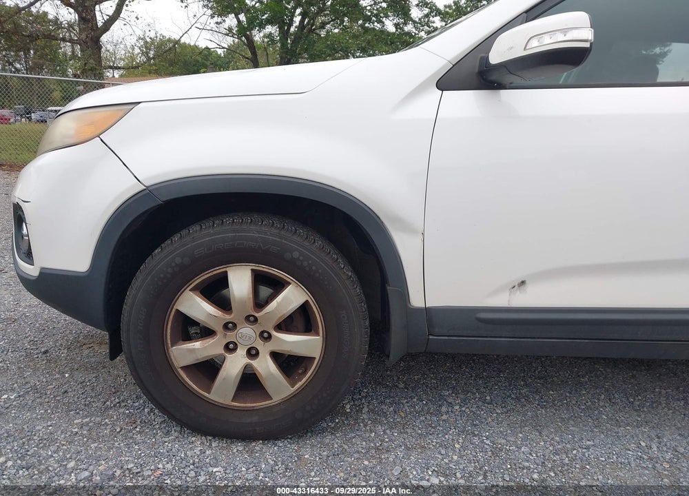 2011 KIA SORENTO VIN: 5XYKT4A14BG101697