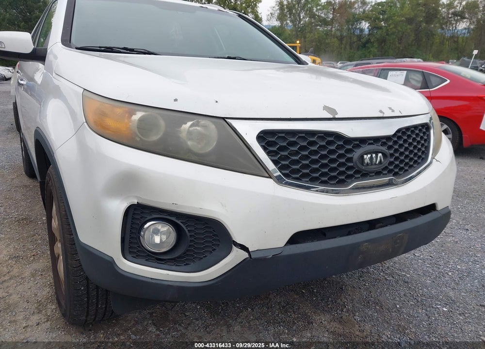 2011 KIA SORENTO VIN: 5XYKT4A14BG101697