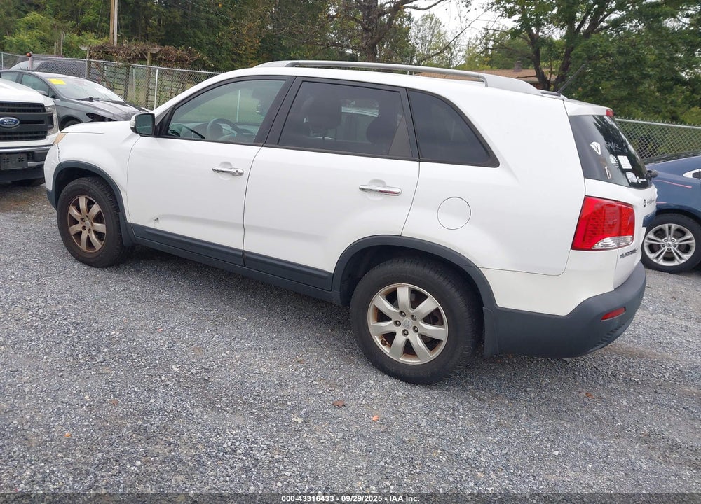2011 KIA SORENTO VIN: 5XYKT4A14BG101697
