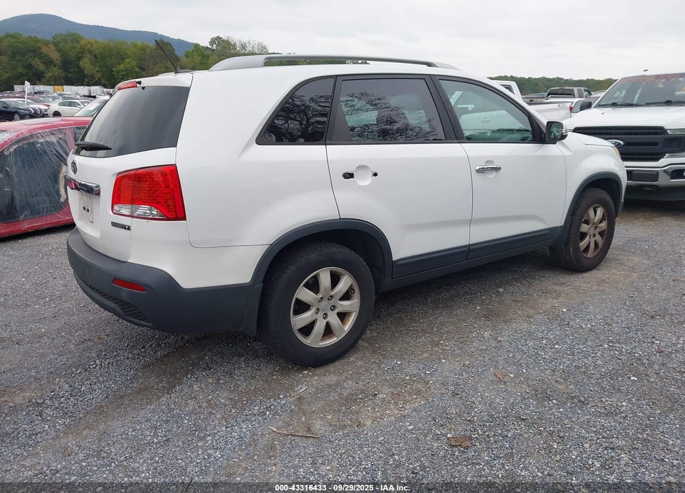 2011 KIA SORENTO VIN: 5XYKT4A14BG101697