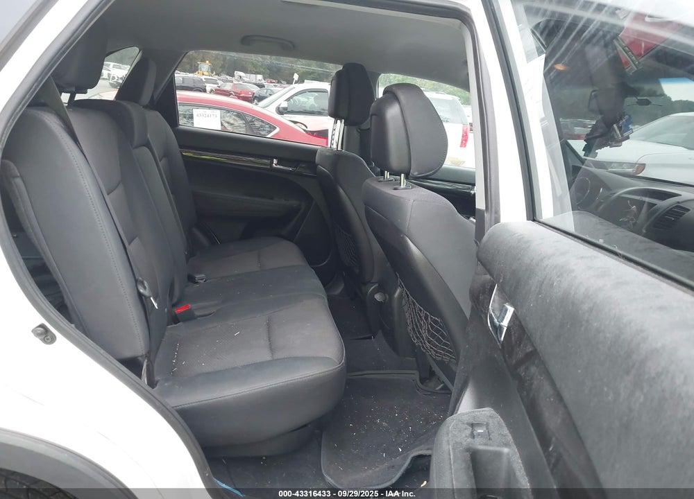 2011 KIA SORENTO VIN: 5XYKT4A14BG101697