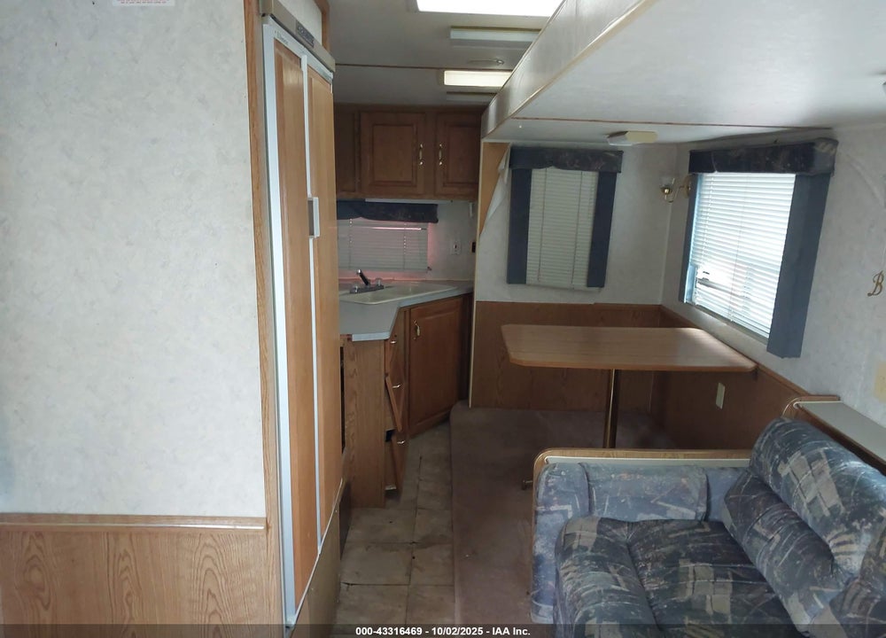 1995 KIT ROAD RANGER VIN: 1KR30KFZ4SB680825